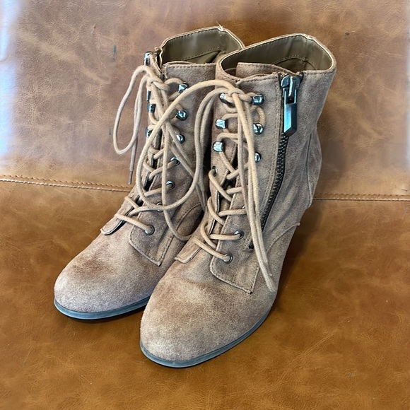 Qupid Shoes - Lace up booties